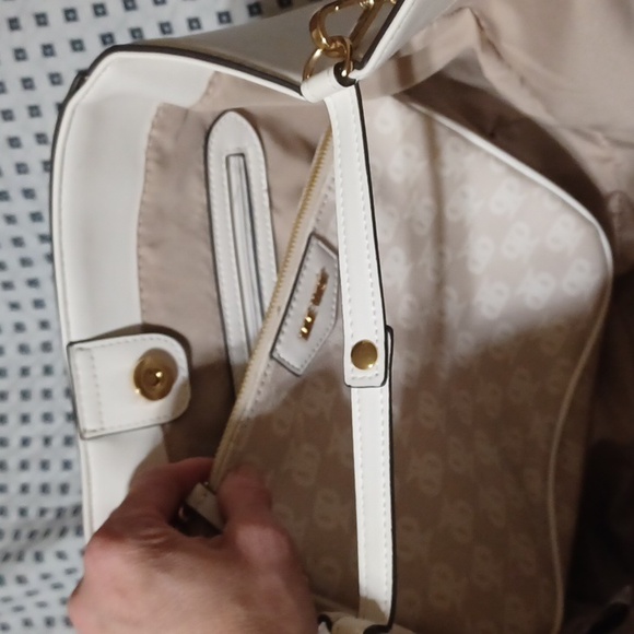 Nine West 2 in 1 tote, 2 in 1 pouch purse, a white and cream color - Picture 2 of 5